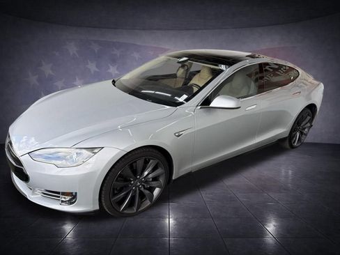 Used 2012 Tesla Model S Signature Performance image 4