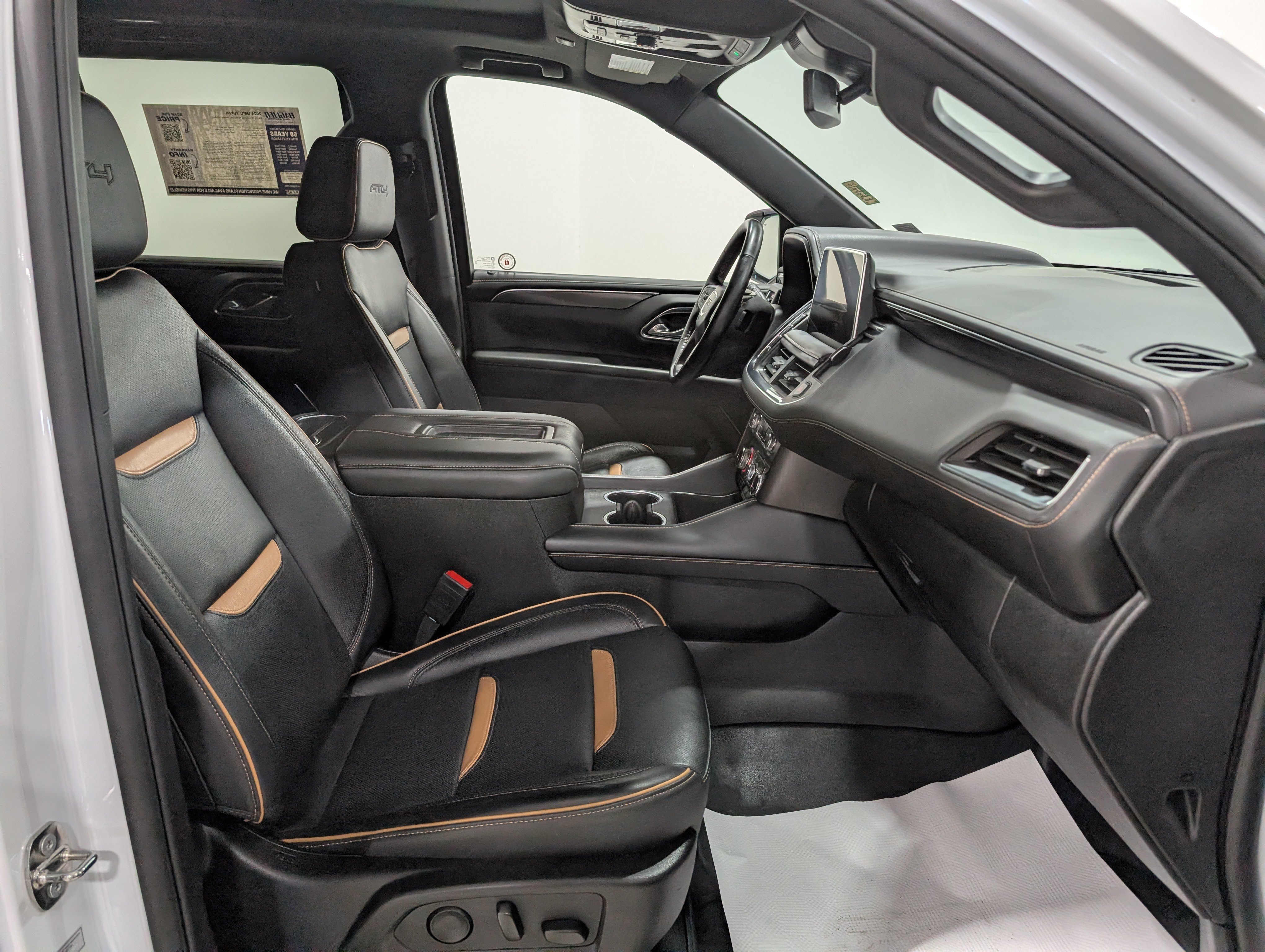 Used 2024 GMC Yukon AT4 w/ Technology Package AWD/4WD image 21