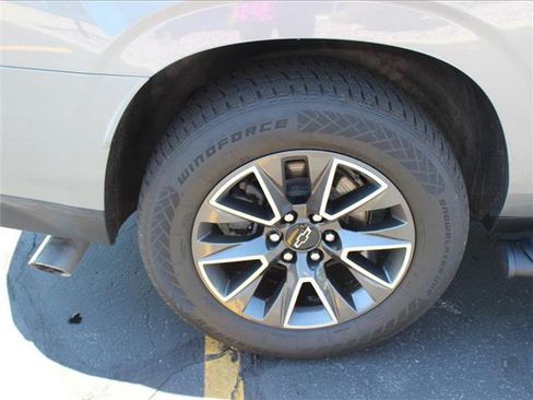 Used 2023 Chevrolet Suburban Z71 image 45