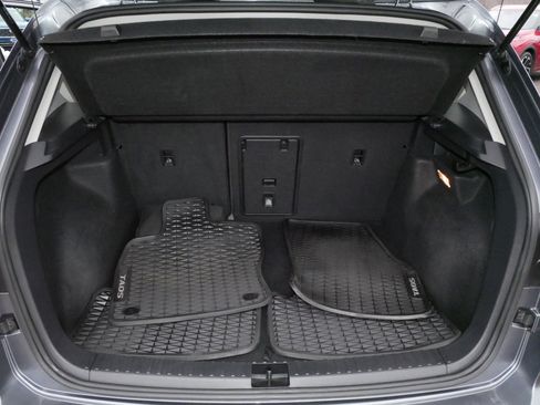 Certified 2022 Volkswagen Taos SEL image 18