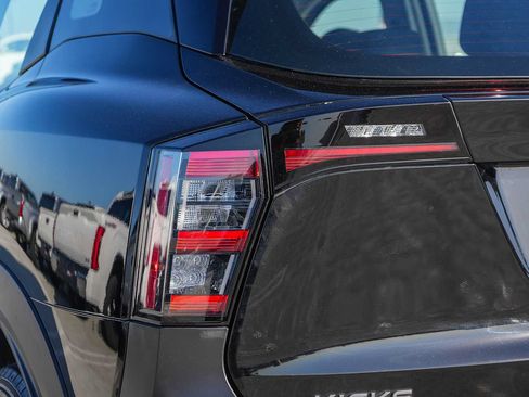 Used 2025 Nissan Kicks S FWD image 9