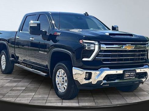 Used 2024 Chevrolet Silverado 2500 LTZ w/ LTZ Convenience Package AWD/4WD image 4