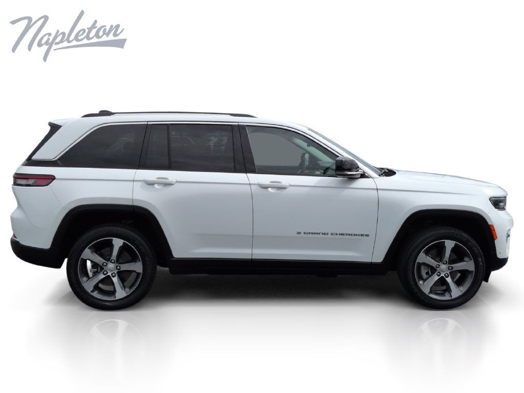 Used 2023 Jeep Grand Cherokee 4WD 4xe w/ Luxury Tech Group II image 7