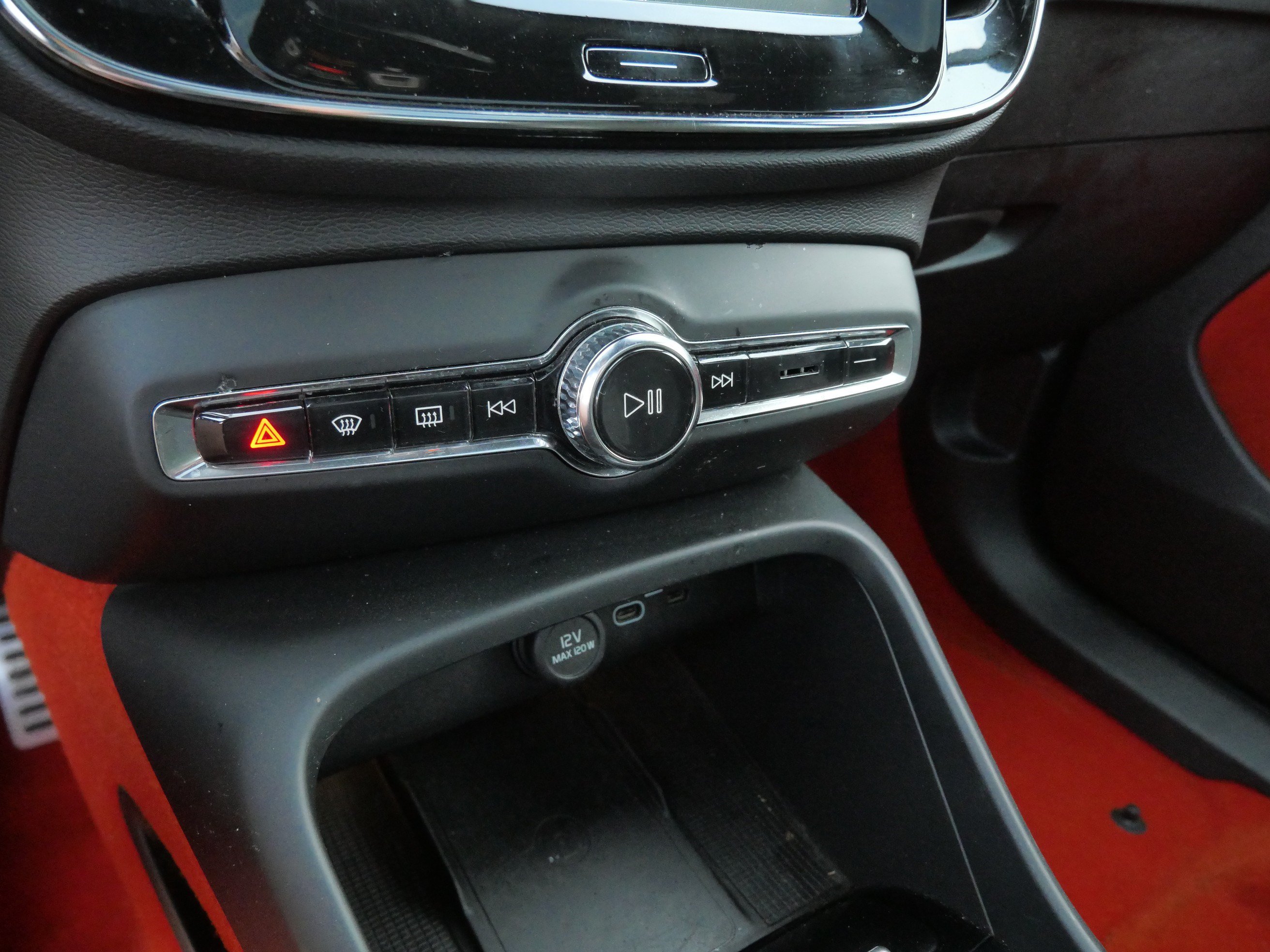 Used 2021 Volvo XC40 P8 Recharge AWD/4WD image 25