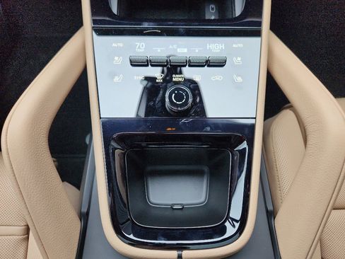 New 2026 Porsche Cayenne Coupe image 38