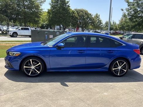 Used 2022 Honda Civic Touring image 11