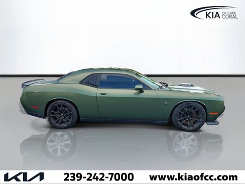 Used 2019 Dodge Challenger R/T Scat Pack w/ Shaker Package RWD image 4