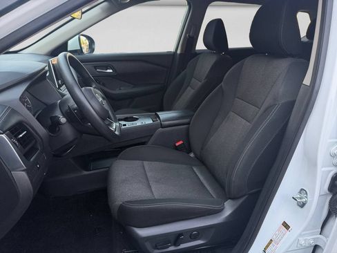 Used 2024 Nissan Rogue SV FWD image 10