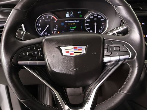 Used 2025 Cadillac XT6 Premium Luxury image 4