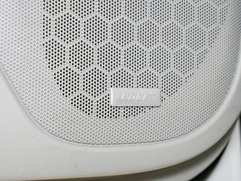 Used 2023 GMC Acadia SLT image 8