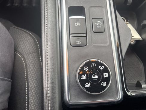 Used 2022 Nissan Pathfinder SV AWD/4WD image 13