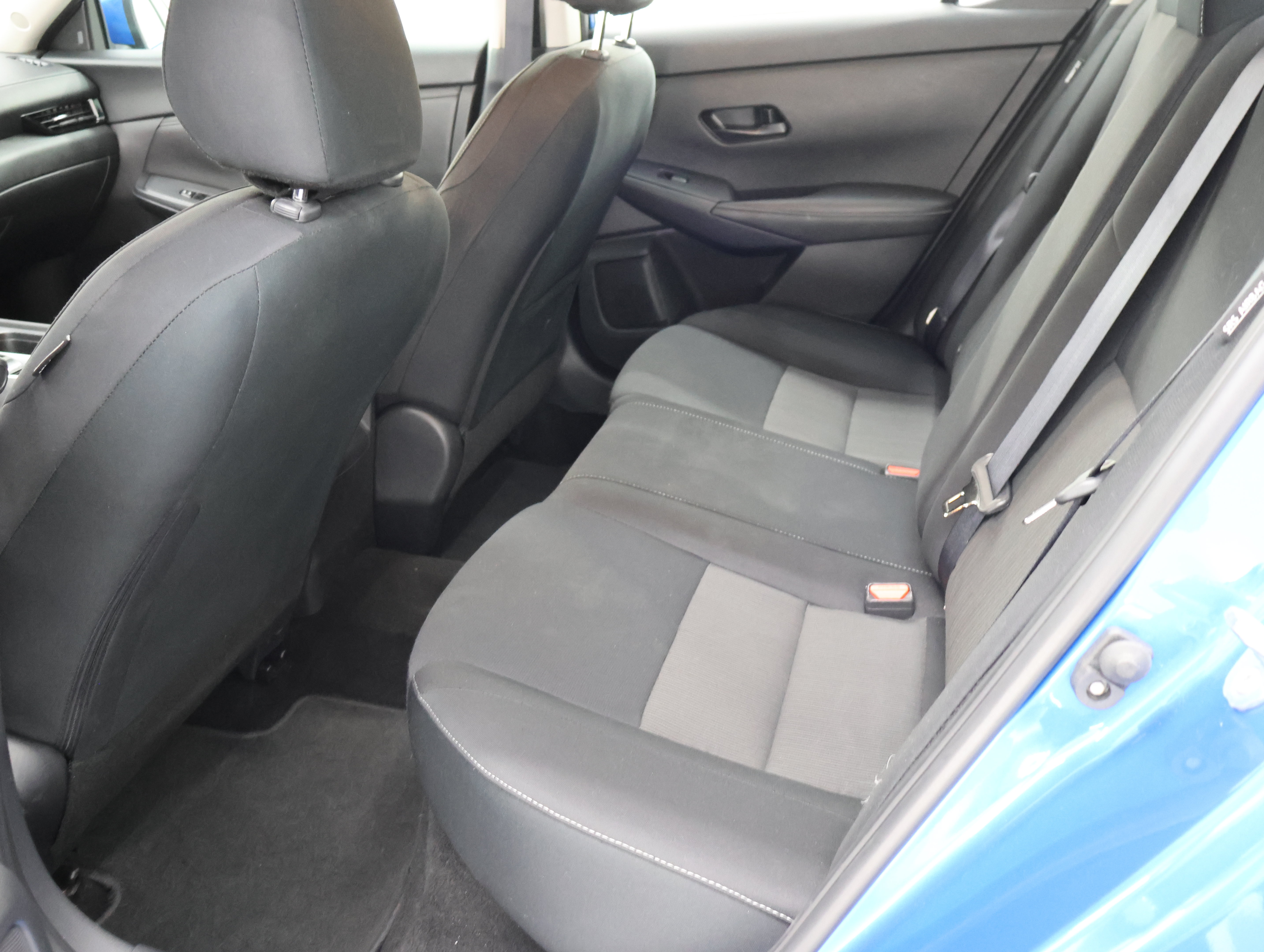 Used 2024 Nissan Sentra SV FWD image 9