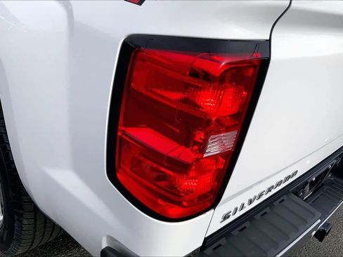 Used 2018 Chevrolet Silverado 1500 LT w/ Texas Edition image 29