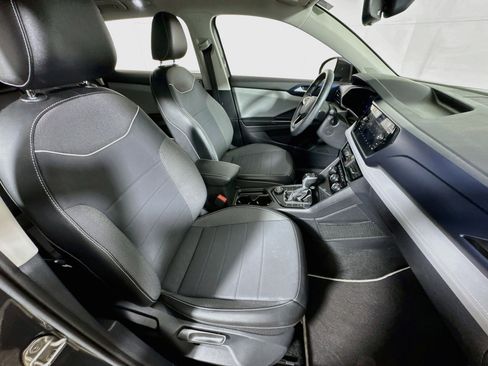 Used 2023 Volkswagen Taos SE w/ Panoramic Sunroof Package AWD/4WD image 27