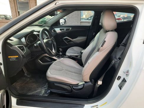Used 2012 Hyundai Veloster w/ Style Pkg image 6