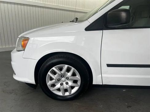 Used 2014 RAM C/V Tradesman image 9