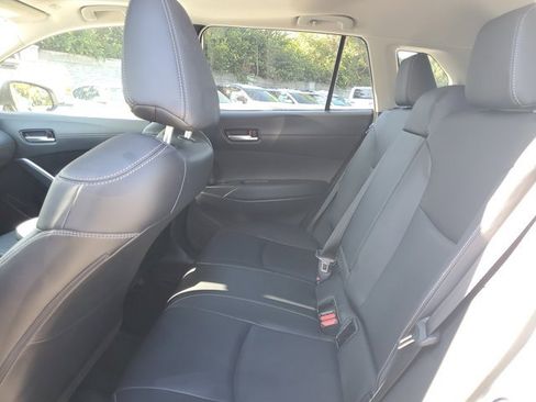 Used 2023 Toyota Corolla Cross XLE image 19