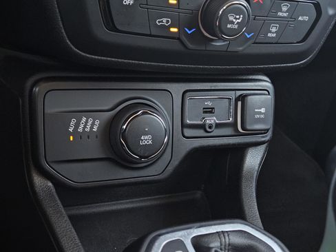 Used 2021 Jeep Renegade Latitude image 23