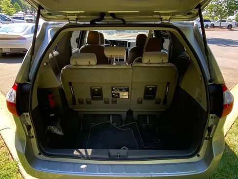 Used 2020 Toyota Sienna L FWD image 29