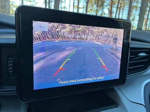 Used 2023 Ford Explorer XLT image 34