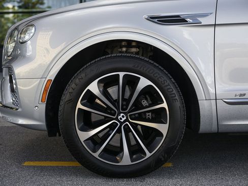 Used 2021 Bentley Bentayga AWD/4WD image 4