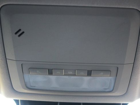 Used 2016 Chevrolet Cruze LT w/ Technology Package image 32