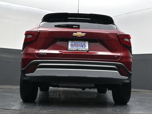 Used 2024 Chevrolet Trax LT FWD image 33