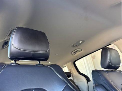 Used 2023 Chrysler Pacifica Touring-L FWD image 26