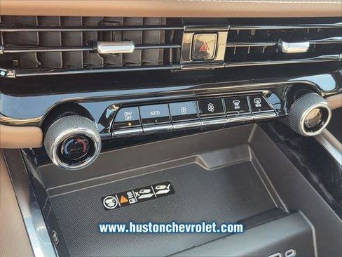 New 2026 Chevrolet Suburban High Country image 38