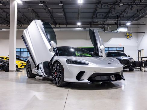 Used 2022 McLaren GT RWD image 3