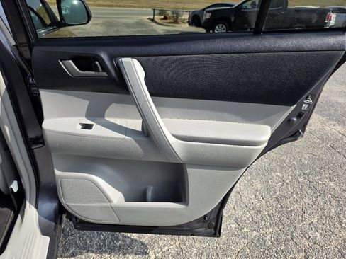 Used 2013 Toyota Highlander Plus image 15