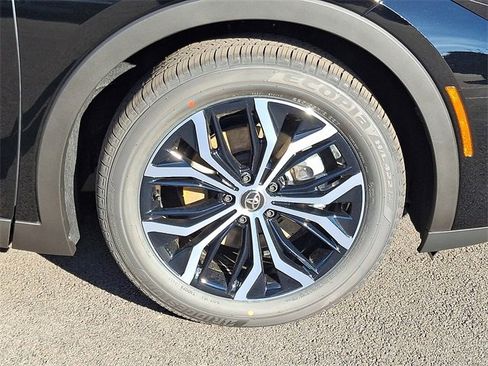 New 2026 Toyota Crown XLE image 8