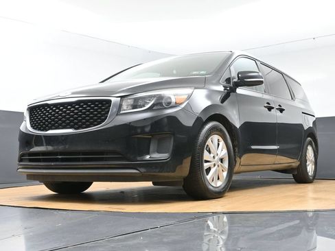 Used 2018 Kia Sedona L FWD image 45