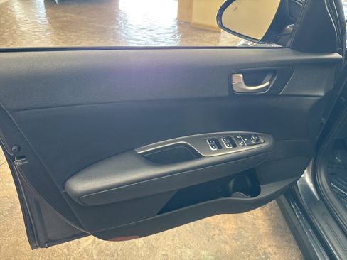 Used 2020 Kia Optima SE image 25