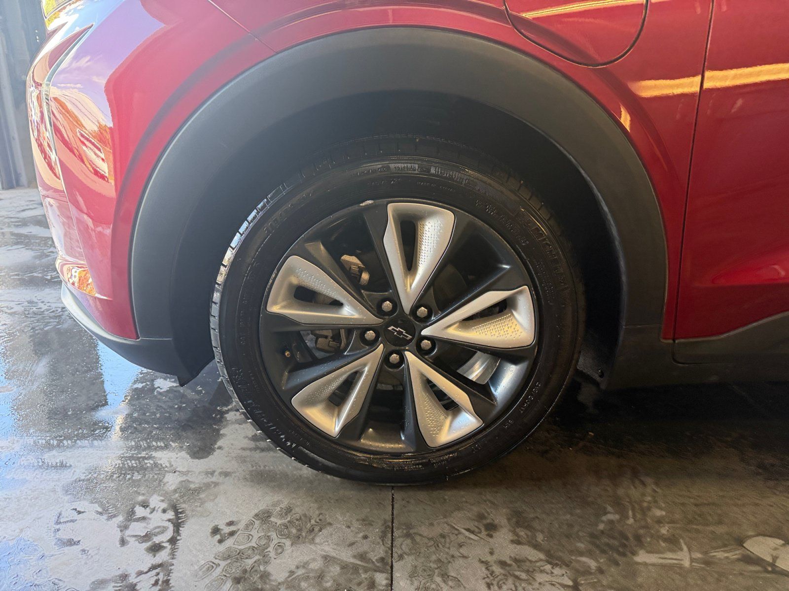 Used 2022 Chevrolet Bolt EUV LT w/ Convenience Package FWD image 26