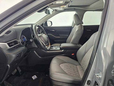 Used 2022 Toyota Highlander Bronze Edition image 22