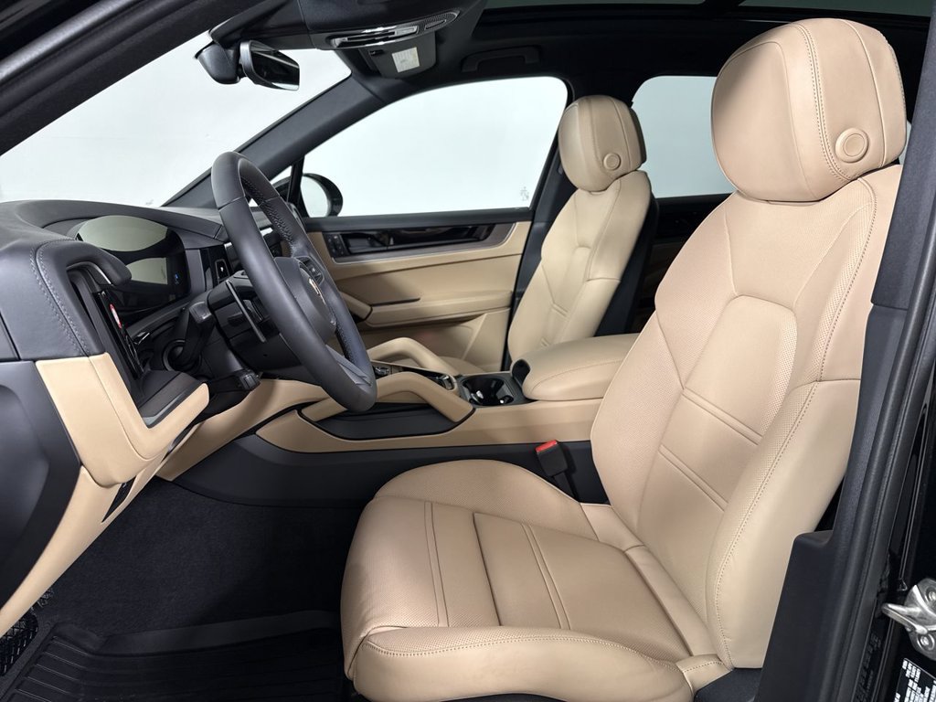 Certified 2026 Porsche Cayenne AWD/4WD image 5