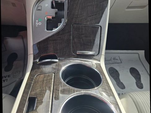 Used 2013 Toyota Venza LE image 24