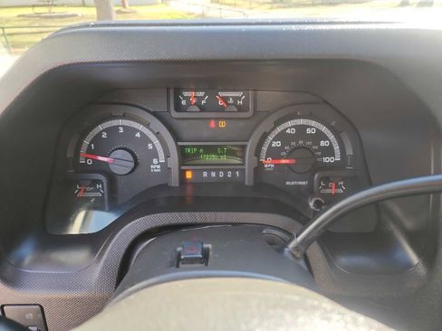 Used 2009 Ford E-350 and Econoline 350 Super Duty Wagon image 18