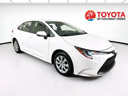 Used 2020 Toyota Corolla LE image 1