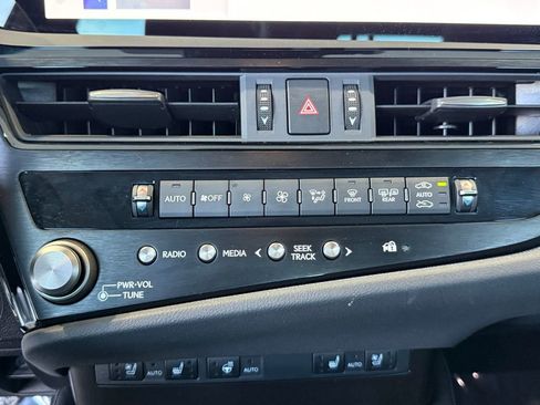 Used 2024 Lexus ES 250 w/ Premium Package AWD/4WD image 29