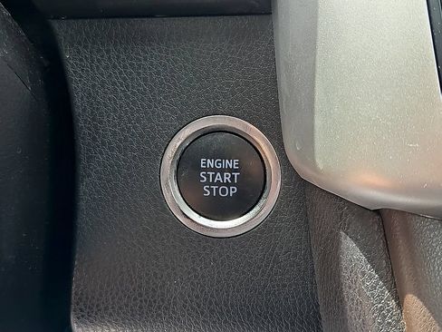 Used 2016 Toyota Highlander XLE AWD/4WD image 24