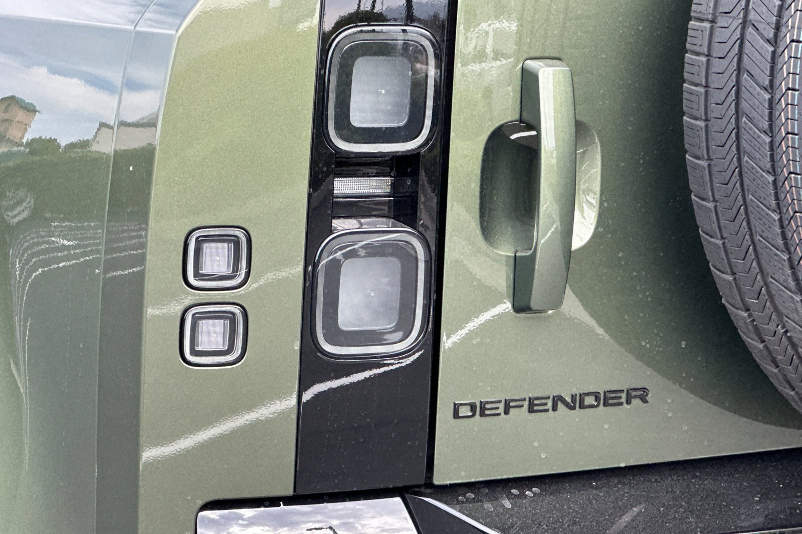 New 2026 Land Rover Defender 110 X-Dynamic SE AWD/4WD image 27