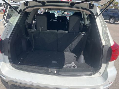 Used 2017 Nissan Pathfinder SV image 13