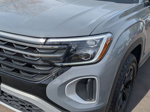 Certified 2025 Volkswagen Atlas Peak Edition SE AWD/4WD image 16