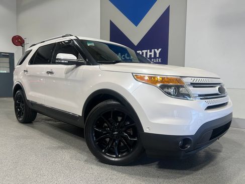 Used 2014 Ford Explorer Limited w/ Equipment Group 302A AWD/4WD image 2