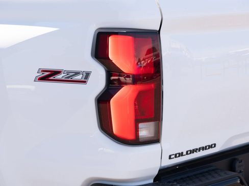 Used 2024 Chevrolet Colorado Z71 w/ Z71 Convenience Package 2 AWD/4WD image 23