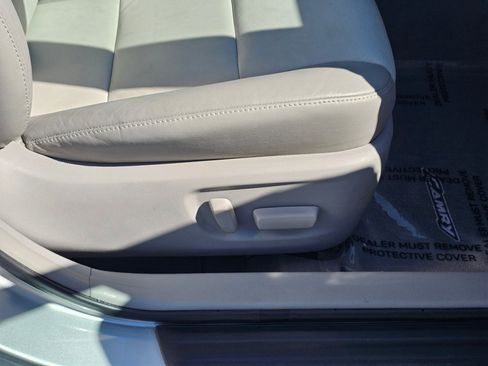 Used 2013 Toyota Camry XLE w/ Leather Pkg image 27