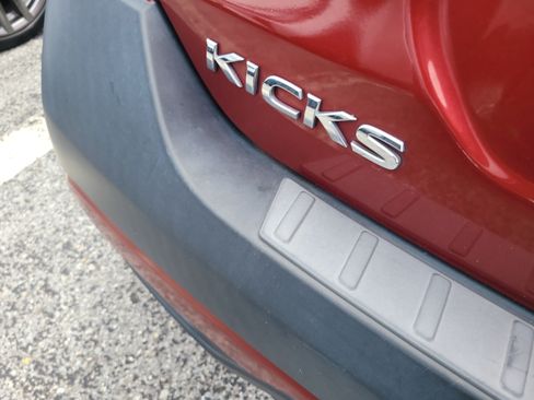 Used 2018 Nissan Kicks SR FWD image 11