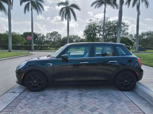 Used 2020 MINI Cooper 4-Door Hardtop w/ Signature Upholstery Package image 4